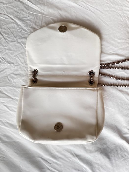 Бяла чанта BERSHKA