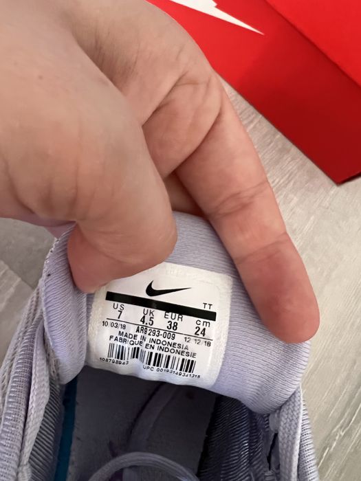 Adidasi Nike AirMax 720