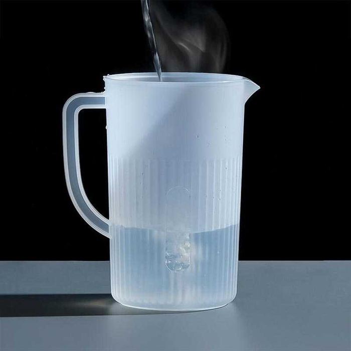 Пластмасова кана 3 л с капак – за вода, сокове и лимонада