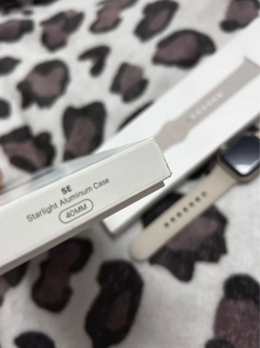 Apple Watch SE, 40MM, Starlight Aluminum Case