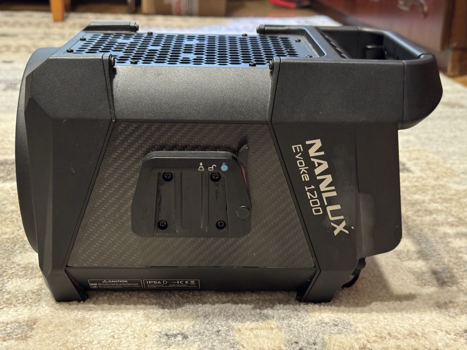 NANLUX Evoke 1200 Spot Light incompleta