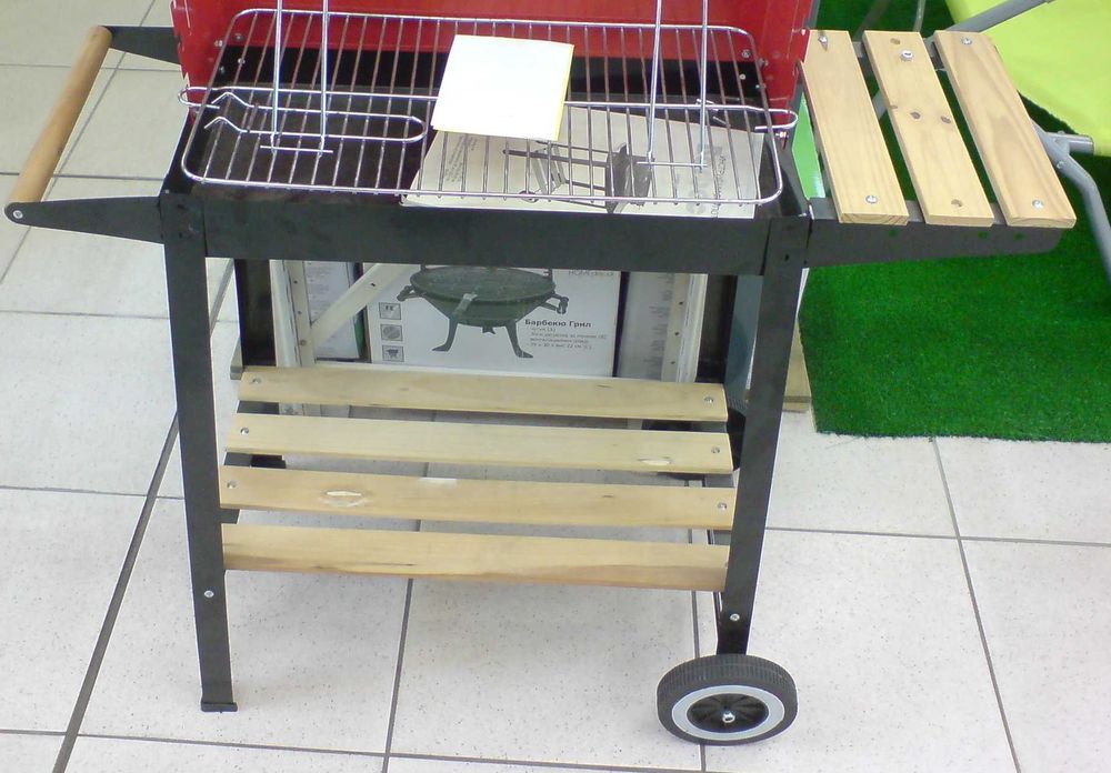 Скара, грил, барбекю на дървени въглища с поставкa дръжка и колелца.