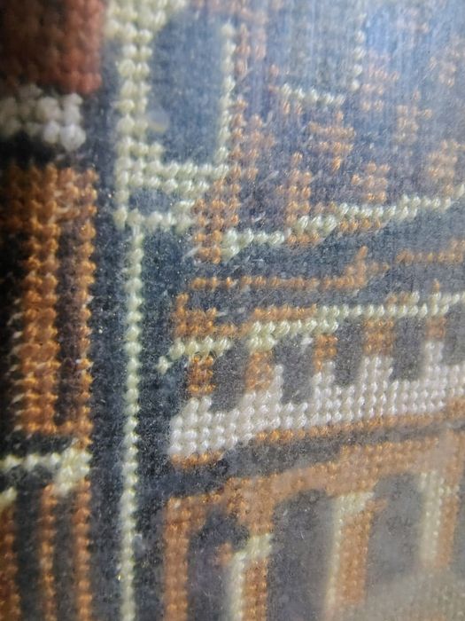 Гоблен ушит с позлатена рамка