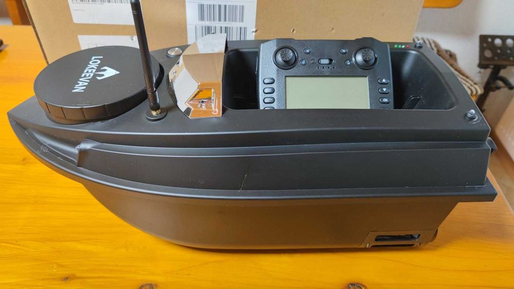 Продавам лодка за захранка  LOKEEVAN V030