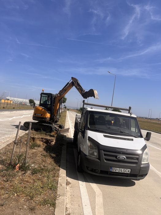 Sapaturi miniexcavator BobCat carat moloz, agregate.