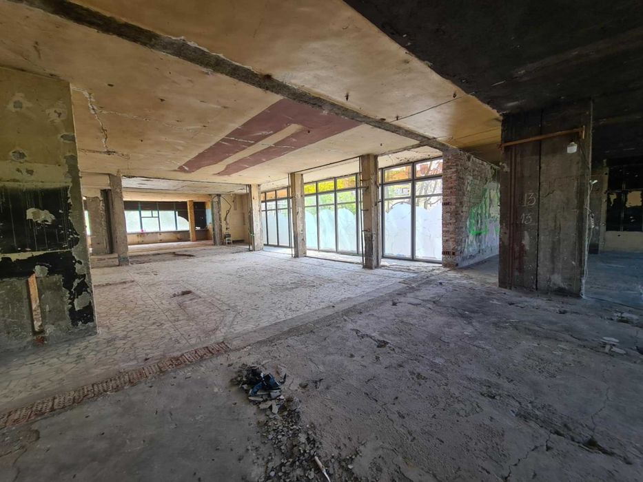 Търговски Обект В Широк Център, Гр. Хасково