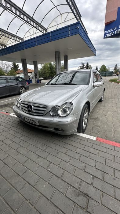 V/S Mercedess-benz c180 kompressor cu gpl