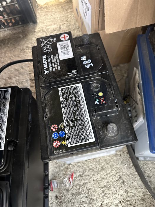 Акумулатор на Varta работещ 72Ah 640En стартов ток номер 85