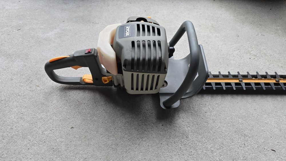 Trimmer Foarfeca gard viu Ryobi benzina