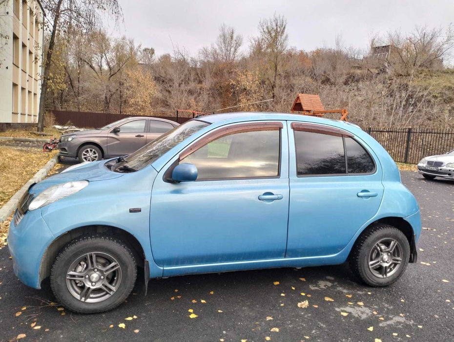 Автомобиль Nissan