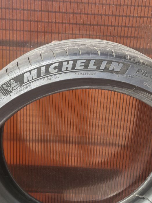 Продам 2 шины Michelin Pilot Sport 4S (оригинал)