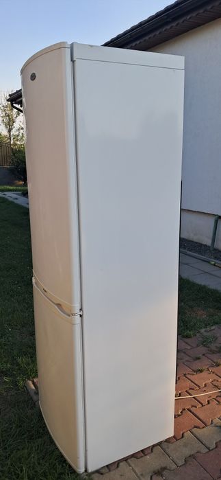 Frigider whirlpool