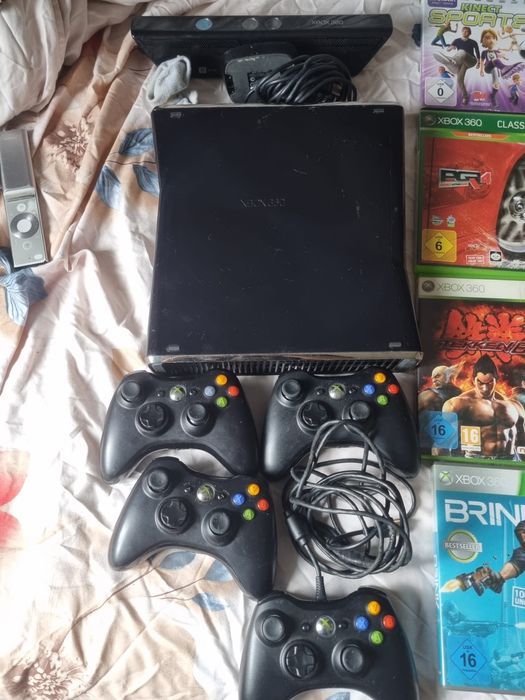 Vând Xbox 360 Slim + Kinect + 4 controllere + 12 jocuri – pachet complet