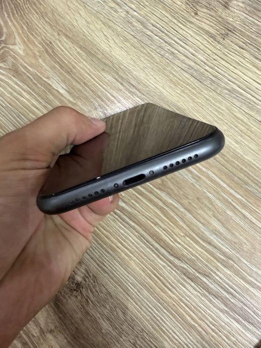 Продам iPhone 11 128
