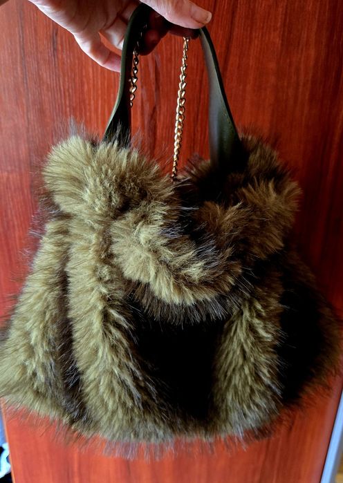 Кокетна чанта в зелено.