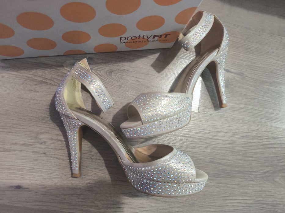 Дамски сандали с ток естествена кожа