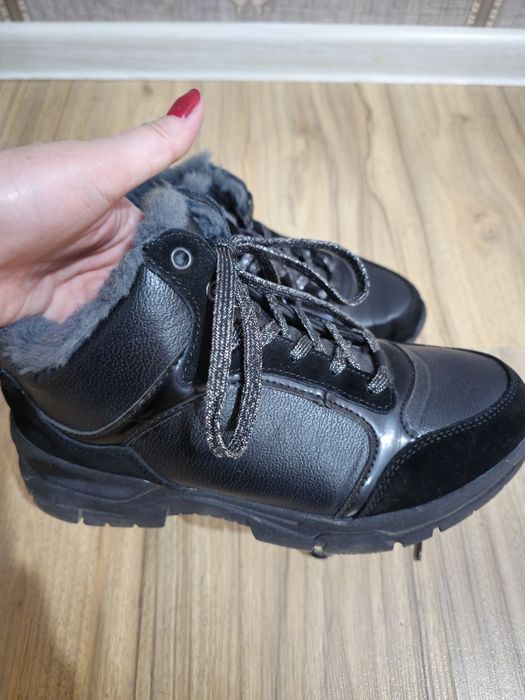 Зимние кроссовки 10000тг