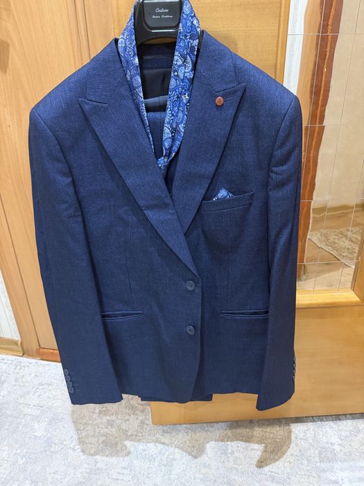 Костюм тройка с галстуком