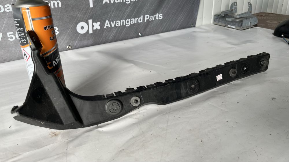 Лява скоба за задна броня Ford Transit Custom