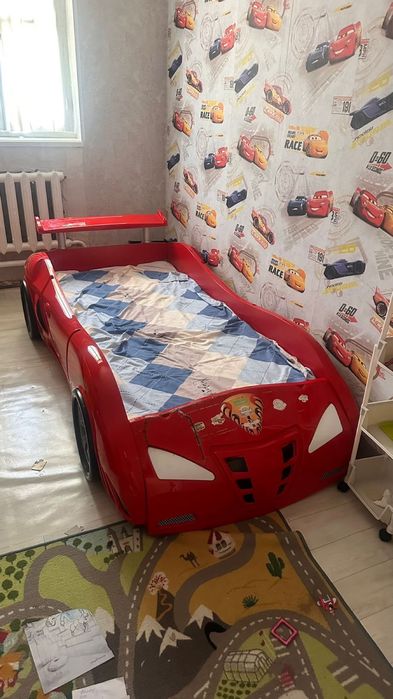 Детская кровать машинки