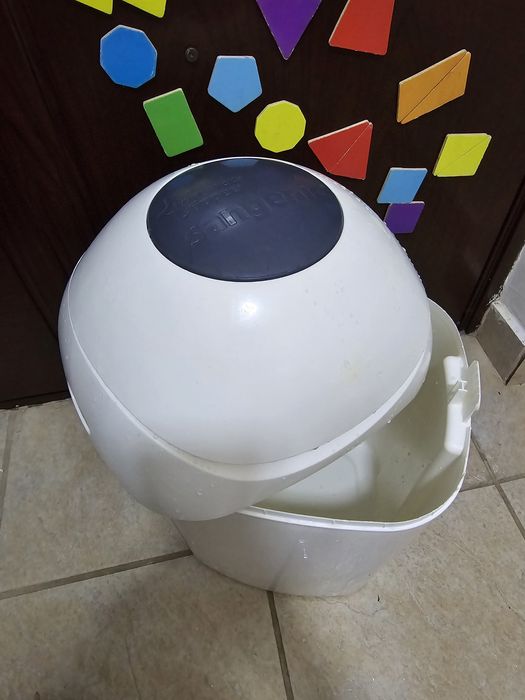 Cos scutece pampers gunoi Tommee Tippee