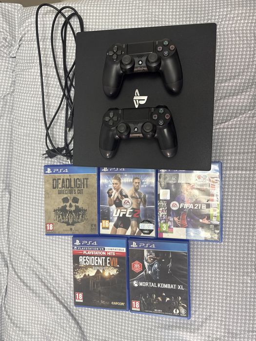 Vand PS4 PRO stare fBuna+2controlere