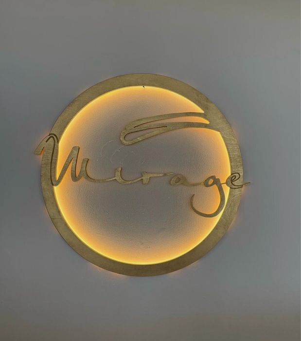 Logo-uri personalizate, panouri decorative și gravuri CNC la comandă