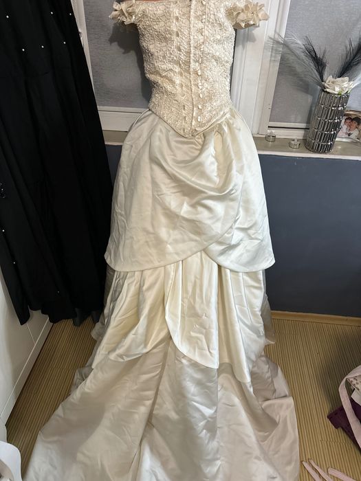 Бухнала рокля с опашка