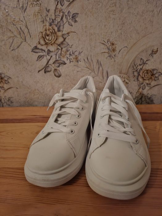 Бели Мъжки маратонки