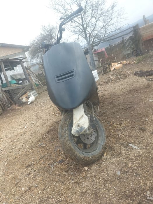 Vand scuter Aprilia amico de 49cc 2t prețul este negociabil 950 de lei