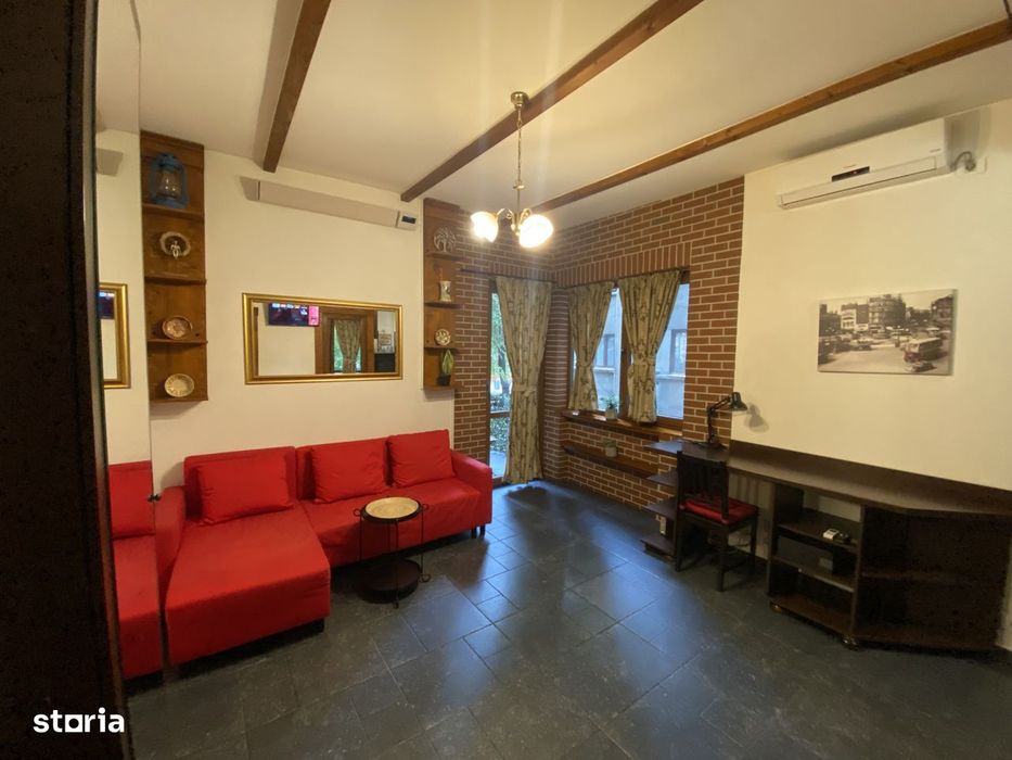 Universitate Ultracentral studio in bloc consolidat