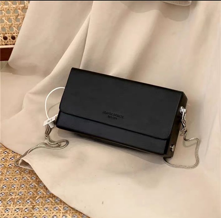 Сумка черная, квадратная