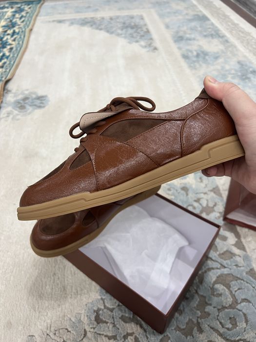 Кожаная кроссовка