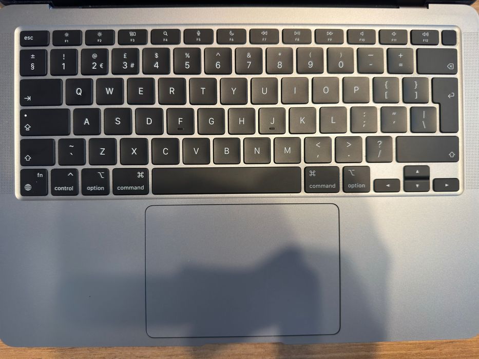 MacBook Air M1 (2020) • 512GB SSD • 8GB RAM • Încărcător original