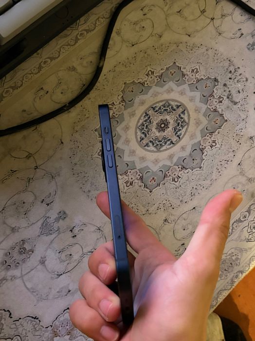 Продавам iPhone 13