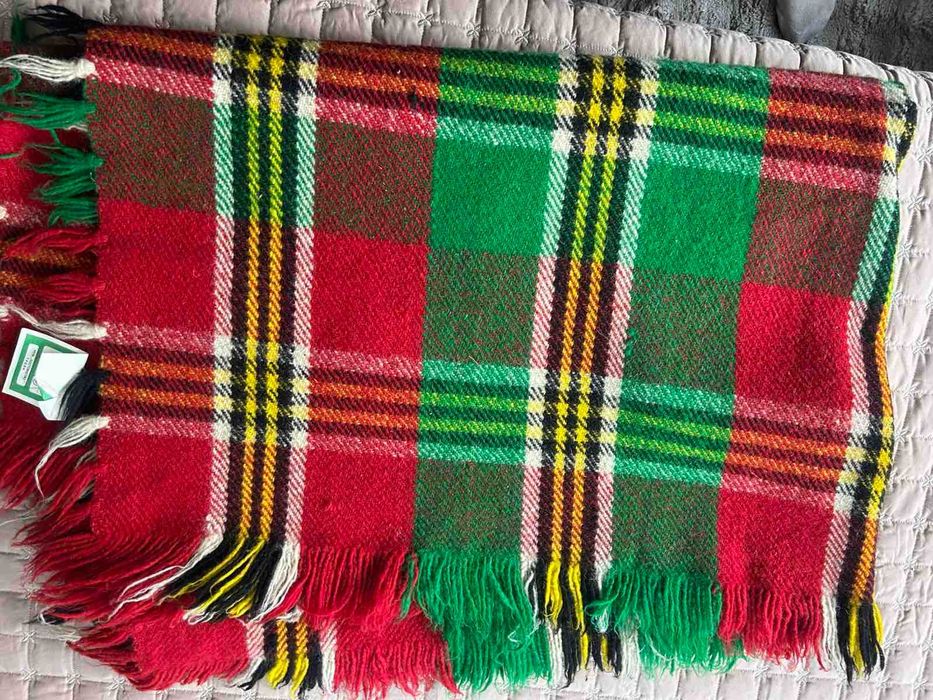 Ръчно тъкани одеяла, китеници и черга