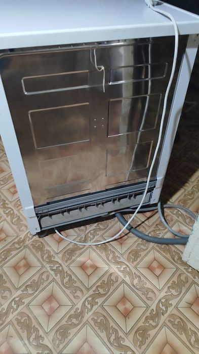 Продам посудомоечную машину