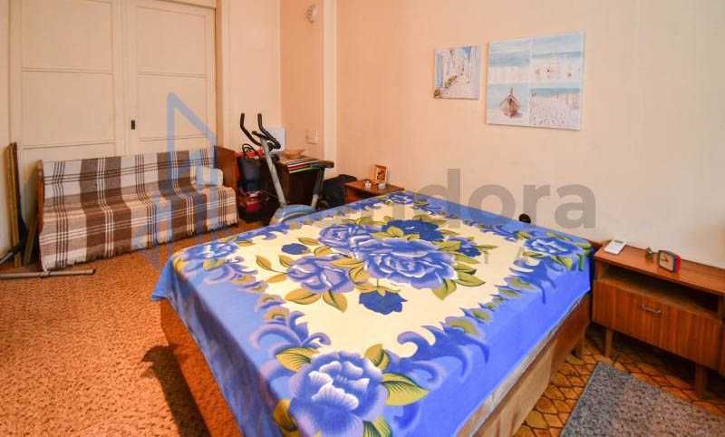 Дава се под наем Тристаен апартамент в София, Център - 83 кв.м за 475 € - Снимка #1