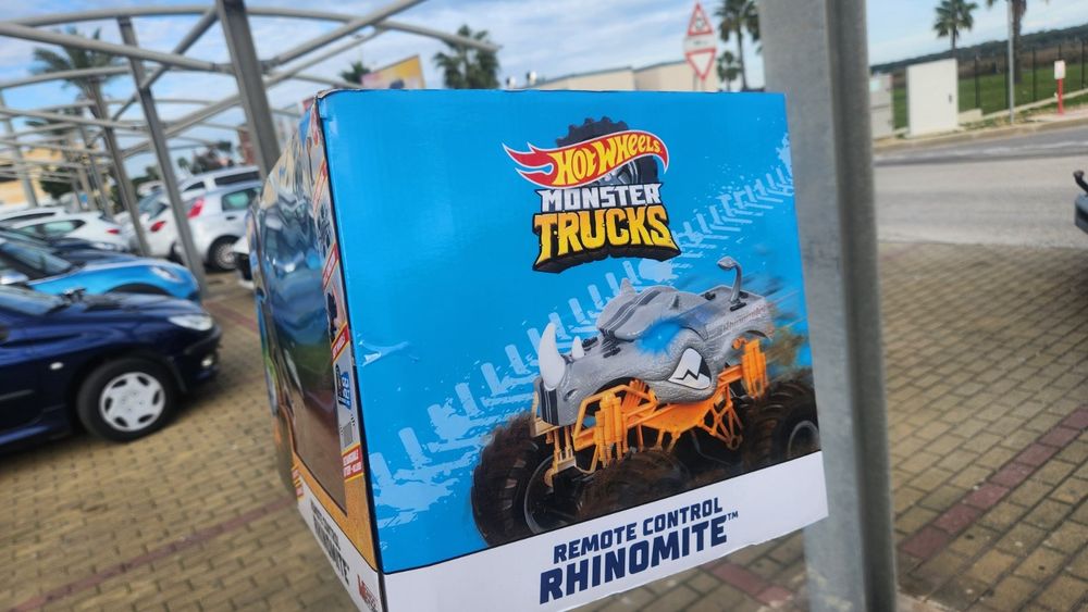 Кола/джип с дистанционно Hotwheels