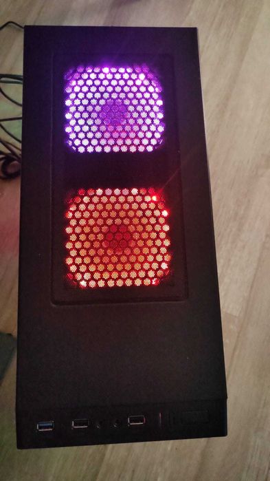 Vand PC gaming cu monitor BenQ 24 inch 144Hz si periferice HyperX