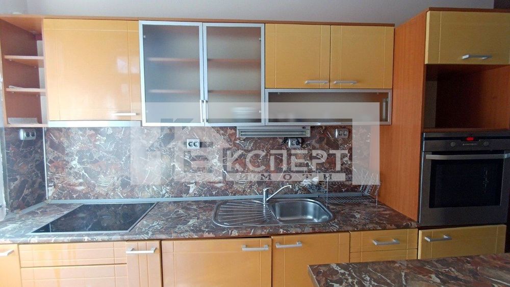 Дава се под наем Тристаен апартамент в Пловдив, Център - 98 кв.м за 612 € - Снимка #4