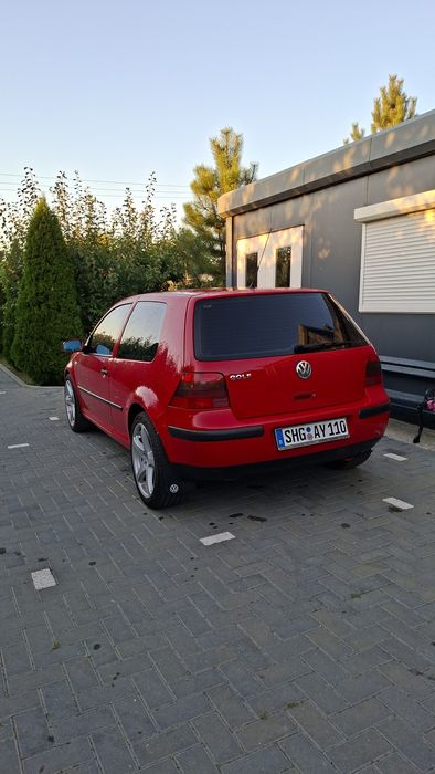 Volkswagen Golf benzină, 1.940 € — imagine 4