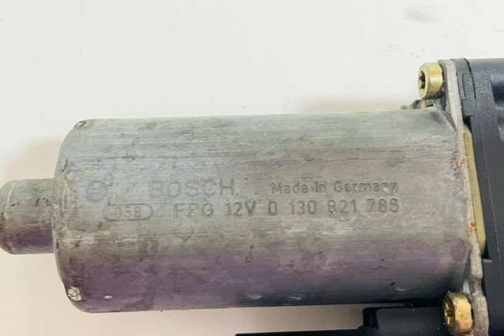 Motoras macara  Bosch geam dreapta fata 0130821786 Audi A4 B5