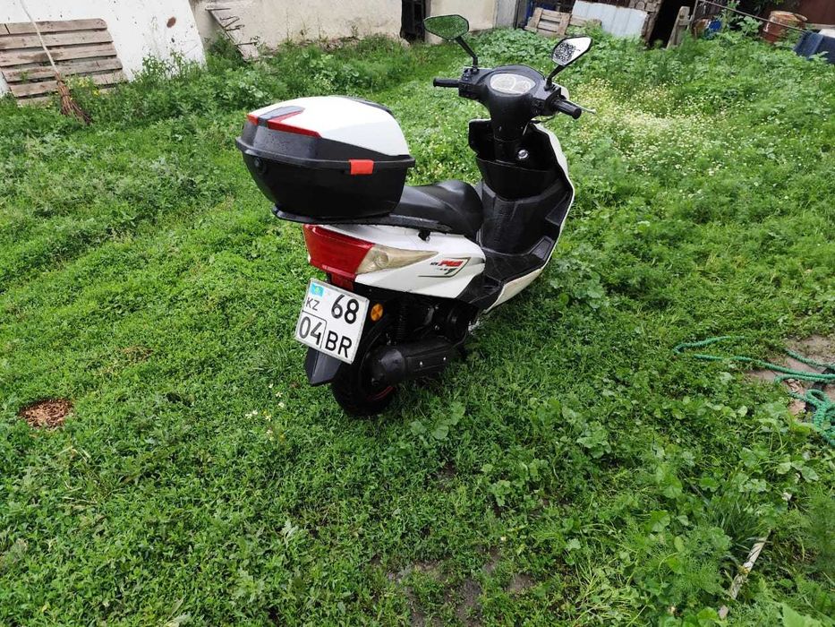 В продаже скутер м8