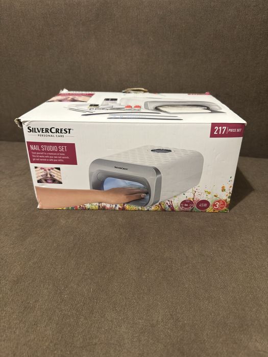 Комплект за гел лак - лампа и аксесоари