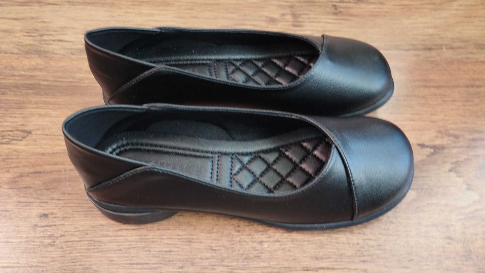 Дамски черни обувки.  37 номер.