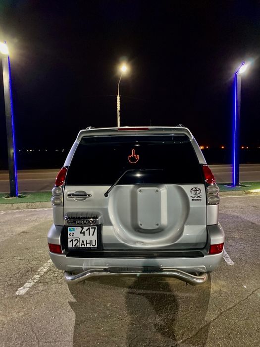 Задняя дверь автомобиля