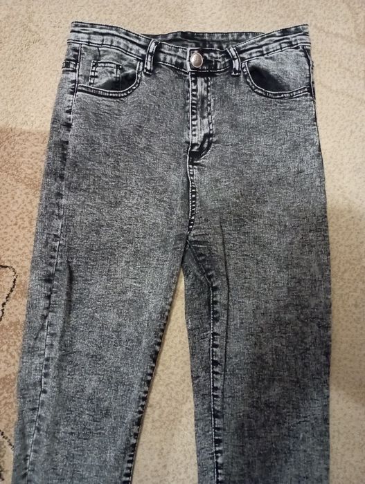 Джинсы серые 31.