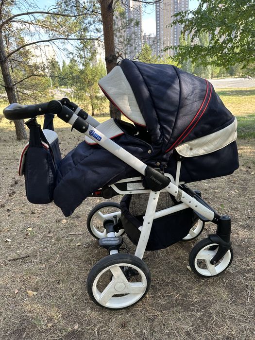 Продам коляску 3 в 1