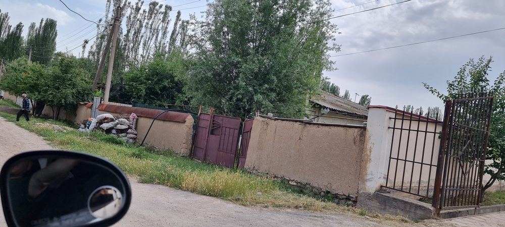 Parkentda 6 sotka uchastka sotiladi